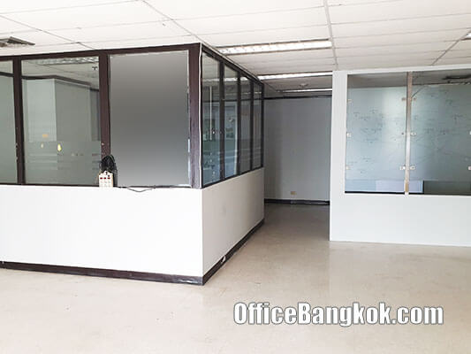 Rent Office with Partly Furnished 110 Sqm near Phayathai BTS Station