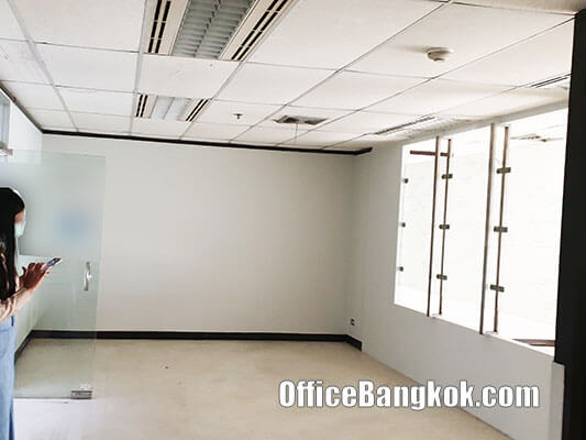 Rent Office with Partly Furnished 110 Sqm near Phayathai BTS Station