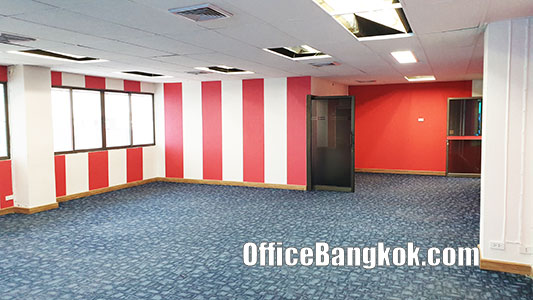 Office for Rent 100 Sqm clost to Huai Khwang MRT Station