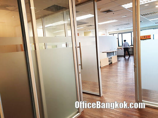 Rent Office with Partly Furnished on Silom 350 Sqm Close to Sala Daeng BTS Station