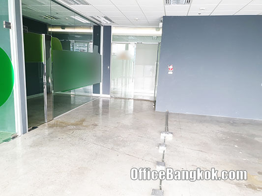 Office for Rent with Partly Furnished 110 Sqm Close to Phrom Phong BTS Station