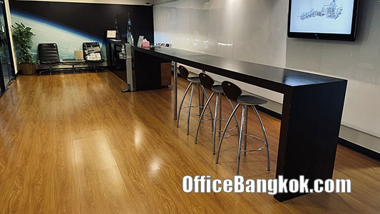Rent Office with Partly Furnished 780 Sqm close to Asoke BTS Station