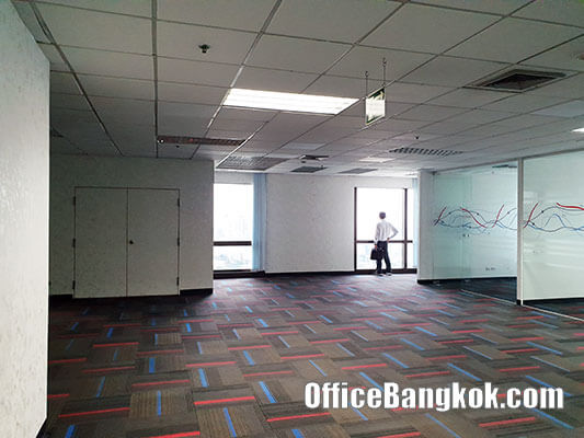 Rent Office with Partly Fitted Space 300 Sqm on Chatuchak