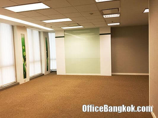 Rent Office with Partly Furnished on Chidlom Area close to Chidlom BTS Station