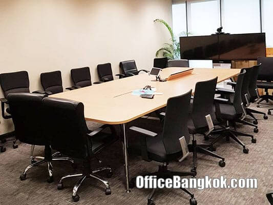 Rent Office in Bangkok on Ratchadapisek Road near Suthisarn MRT Station
