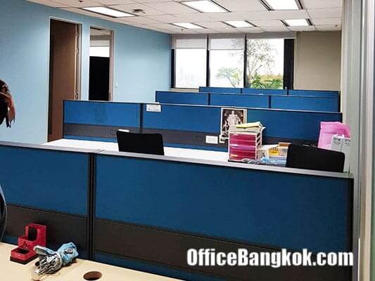 Rent Office in Bangkok on Ratchadapisek Road near Suthisarn MRT Station