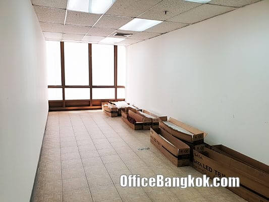 Cheap and Small Office Space for Rent near Phetchaburi MRT Station