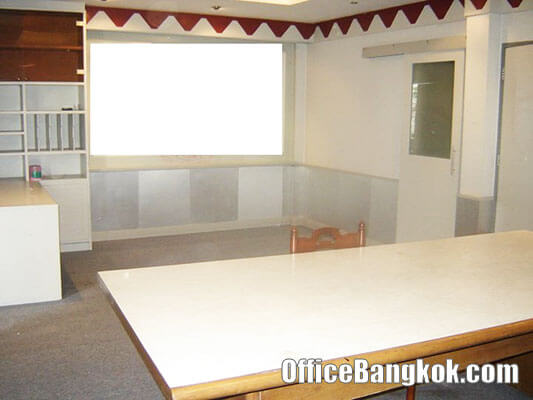 Small and Cheap Office Space for Rent on Sukhumvit 39 nearby Phrom Phong