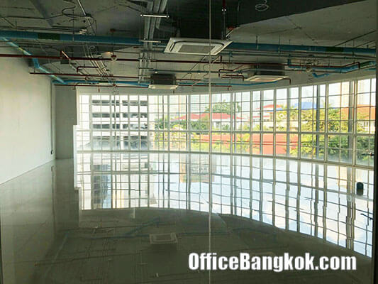 Office Space or Retail Space for rent on Rama 4 - Phra Khanong 