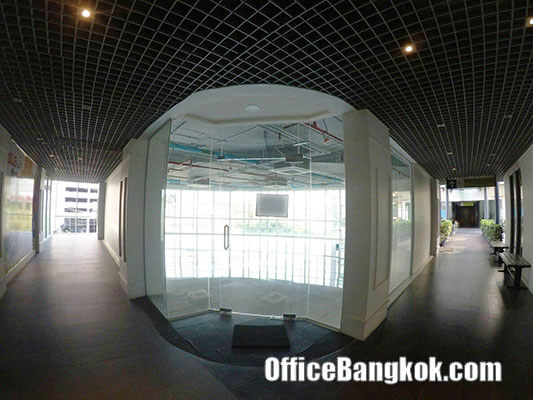 Office Space or Retail Space for rent on Rama 4 - Phra Khanong 