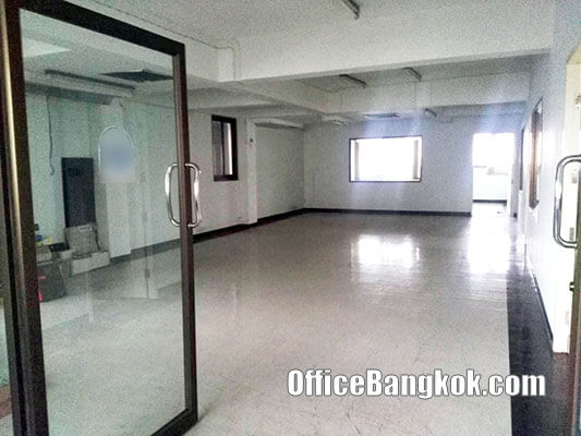 Office Building 6 storey for Sale close to Lat Phrao MRT Station
