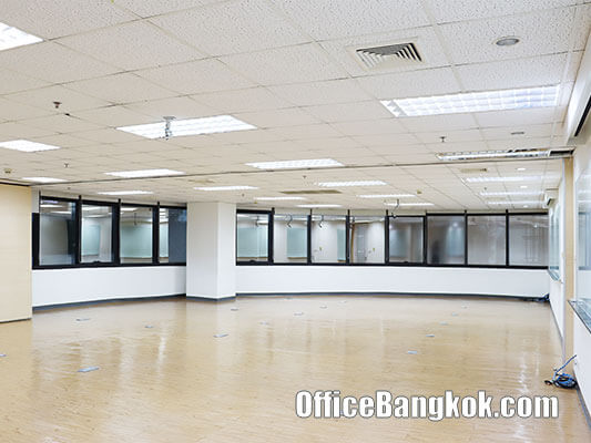 Rent Office With Partly Furnished 280 Sqm Close To Chidlom BTS Station