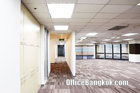 Rent Office Space With Partly Furnished 650 Sqm Close To BTS Chidlom Station