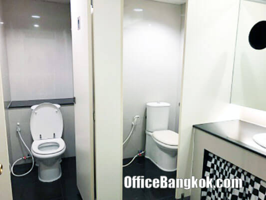 Rent Office With Partly Furnished Space 318 Sqm Close To BTS Krung Thonburi Station