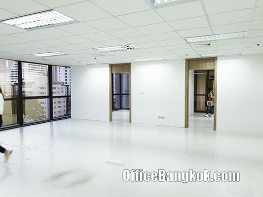 Rent Office with Partly Furnished Space 232 Sqm on New Petchburi Road