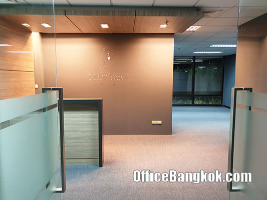 Rent Office with Partly Furnished Space 232 Sqm on New Petchburi Road