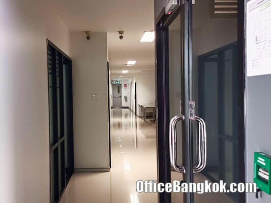 Rent Office With Partly Furnished 510 Sqm On New Petchburi Road