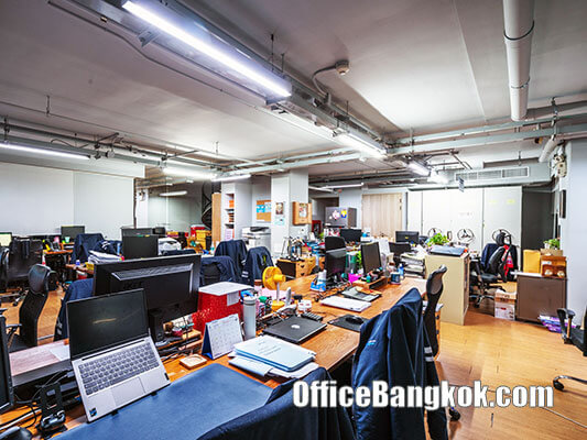 Office Space For Rent With Partly Furnished 340 Sqm Close To Sanam Pao BTS Station