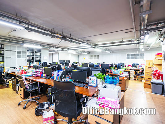 Office Space For Rent With Partly Furnished 340 Sqm Close To Sanam Pao BTS Station