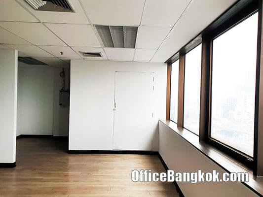 Office For Rent With Partly Furnished Space 135 Sqm Close To Phloen Chit BTS Station