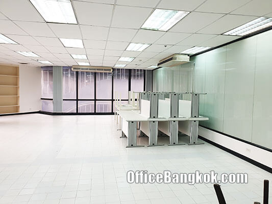 Office for Rent With Partly Furnished Space 206 Sqm Close To Rama 9 MRT Station