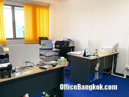 Office for Rent with Partly Furnished On Ratchadapisek Space 240 Sqm Close to Huai Khwang MRT Station