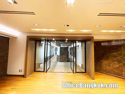 Rent Partly Furnished Office 220 Sqm On Ratchadapisek Close To Huai Khwang MRT Station
