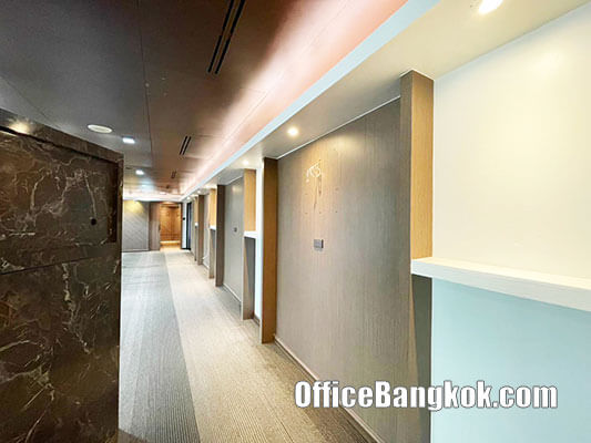Rent Partly Furnished Office 220 Sqm On Ratchadapisek Close To Huai Khwang MRT Station
