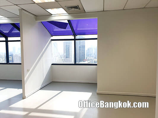 Rent Office With Partly Furnished On Sukhumvit Space 125 Sqm Close To Asoke BTS Station