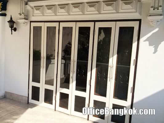 Townhouse 3 storey for rent on Sukhumvit 43 close to Phrom Phong BTS Station