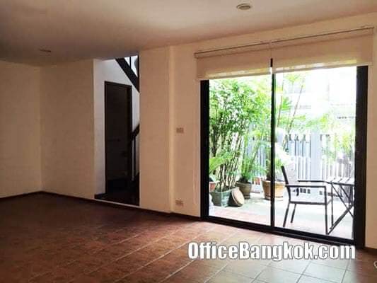 Townhouse 3 storey for rent on Sukhumvit 43 close to Phrom Phong BTS Station