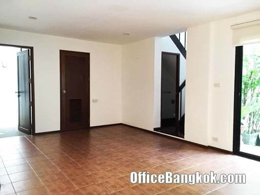 Townhouse 3 storey for rent on Sukhumvit 43 close to Phrom Phong BTS Station