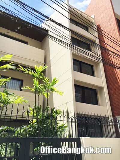 Townhouse 3 storey for rent on Sukhumvit 43 close to Phrom Phong BTS Station