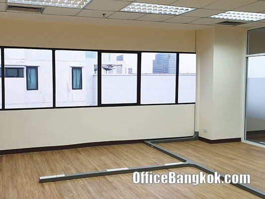 Rent Office with Partly Furnished on Asoke near MRT Phetchaburi Station Sapce 190 Sqm