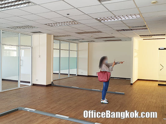 Rent Office with Partly Furnished on Asoke near MRT Phetchaburi Station Sapce 190 Sqm