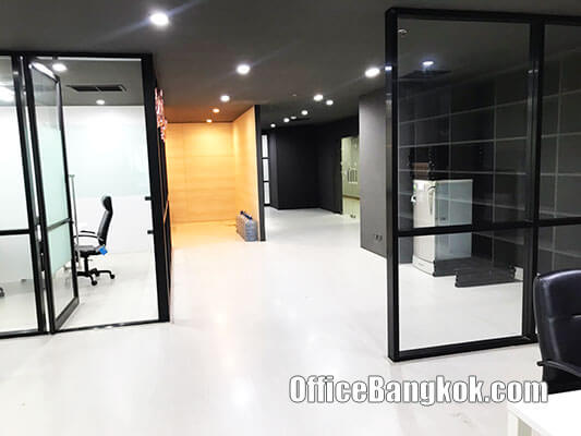 Rent furnished Office on New Petchburi Road