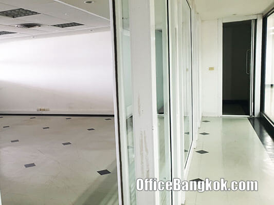 Rent Office Space with Partly Furnished close to Phayahtai BTS Station