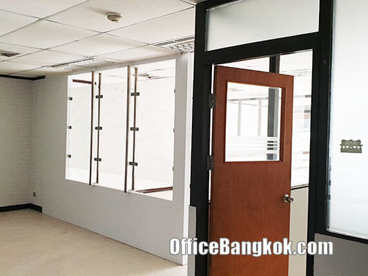 Rent Office with Partly Furnished 110 Sqm near Phayathai BTS Station