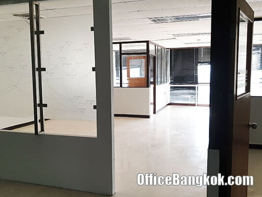 Rent Office with Partly Furnished 110 Sqm near Phayathai BTS Station