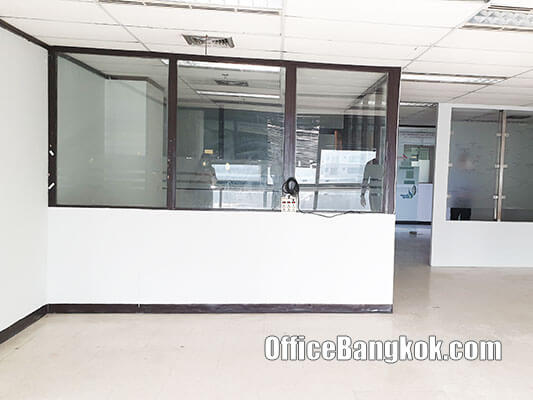 Rent Office with Partly Furnished 110 Sqm near Phayathai BTS Station