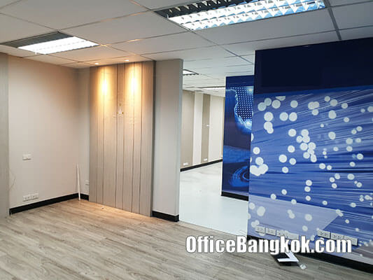 Furnished Office Space for Rent 130 Sqm close to Phloen Chit BTS Station