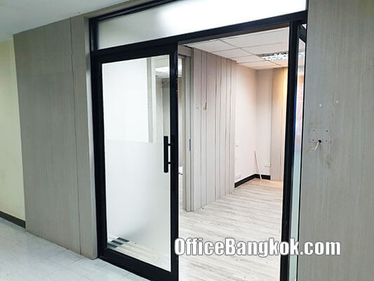 Furnished Office Space for Rent 130 Sqm close to Phloen Chit BTS Station