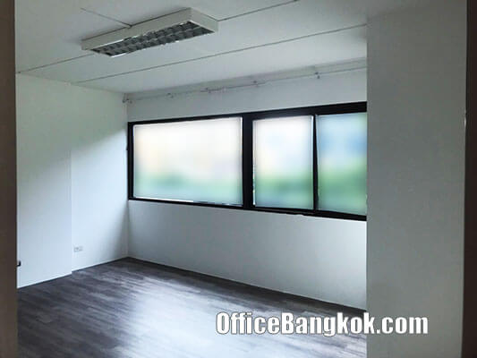 Office for rent with Partly Furnished 100 Sqm close to Phahon Yothin MRT Station