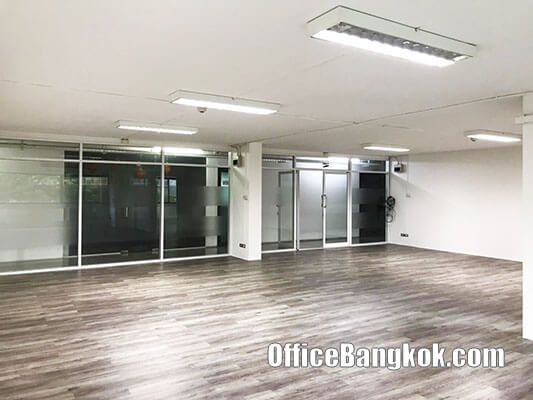 Office for rent with Partly Furnished 100 Sqm close to Phahon Yothin MRT Station