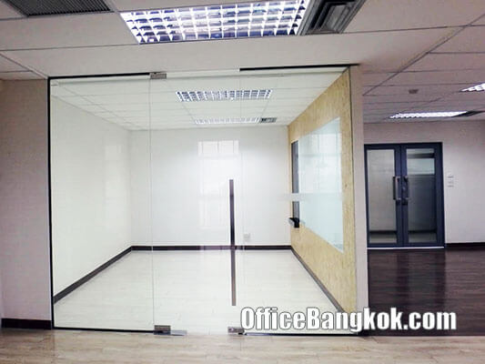 Partly Furnished Office Space for Rent 135 Sqm close to Suthisarn MRT Station