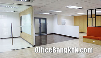 Partly Furnished Office Space for Rent 135 Sqm close to Suthisarn MRT Station