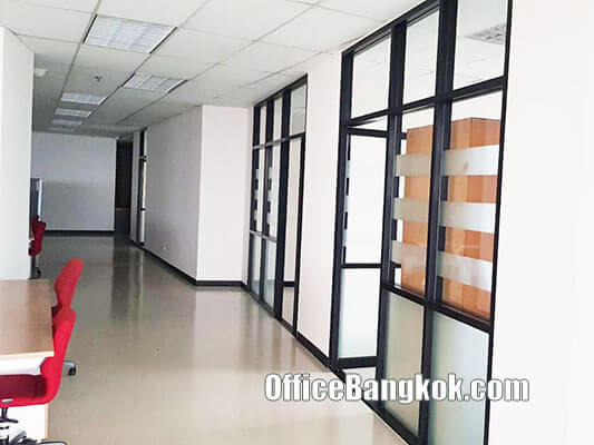 Rent Office with Partly Furnished on Ratchada Road close to Thailand Cultural Centre MRT Station