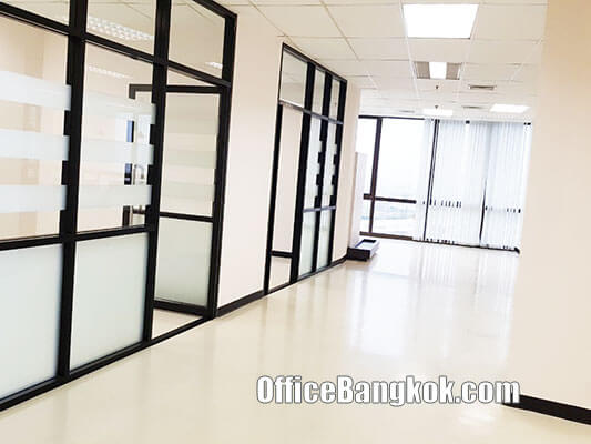Rent Office with Partly Furnished on Ratchada Road close to Thailand Cultural Centre MRT Station
