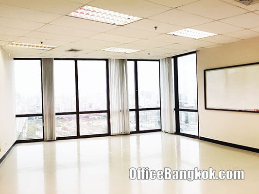 Rent Office with Partly Furnished on Ratchada Road close to Thailand Cultural Centre MRT Station