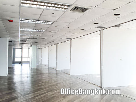 Rent Office with Partly Furnished on Sathorn near Chong Nonsi BTS Station